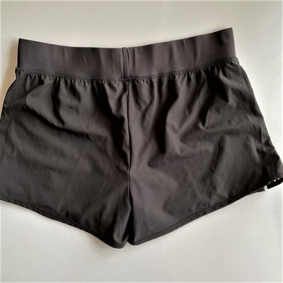 ACTIVE BLACK SHORTS WHITE STRIPES - Picture 5 of 8